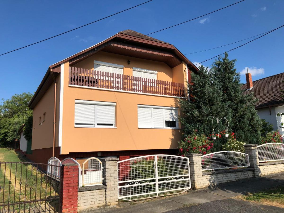 Zsuzsi Apartman Zalakaros Bagian luar foto
