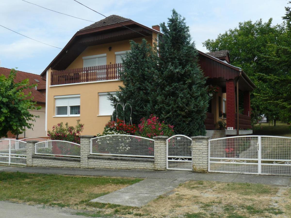 Zsuzsi Apartman Zalakaros Bagian luar foto